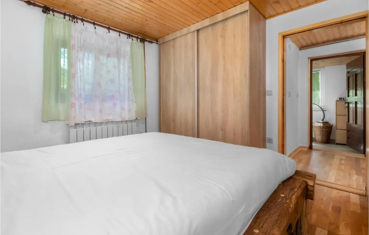 Cozy Home In Breze With Wifi 펜션